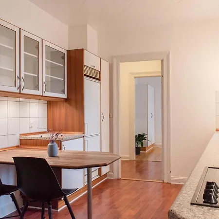 Spacious 3-bedroom In The Heart Of *